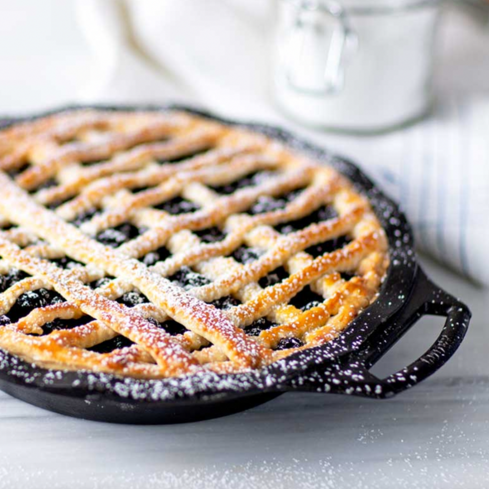 Lodge Cast Iron 9 Inch Seasoned Cast Iron Pie Pan